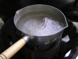 スープ用のお湯を別に沸騰させます